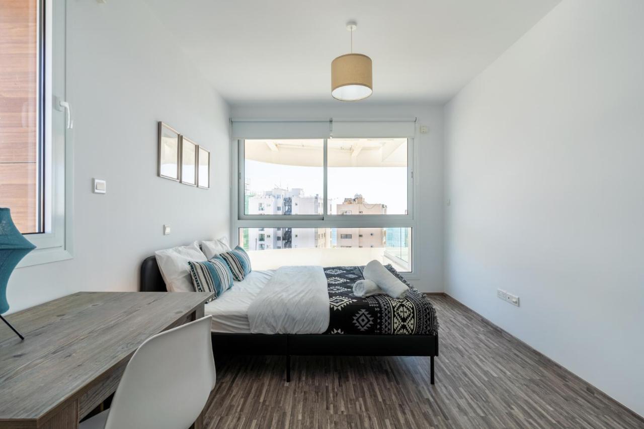 Oyster 1-Br Apt In Larnaca Exterior foto