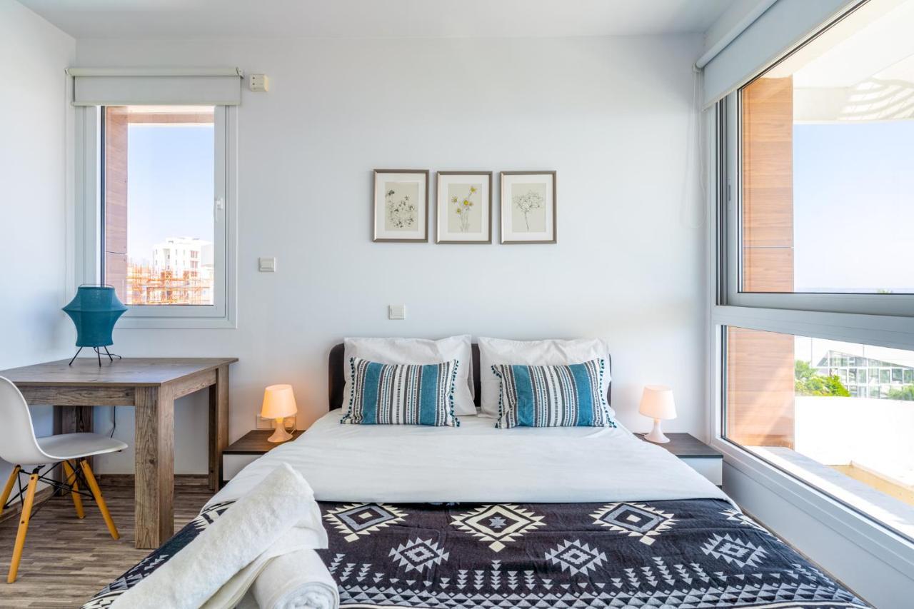 Oyster 1-Br Apt In Larnaca Exterior foto